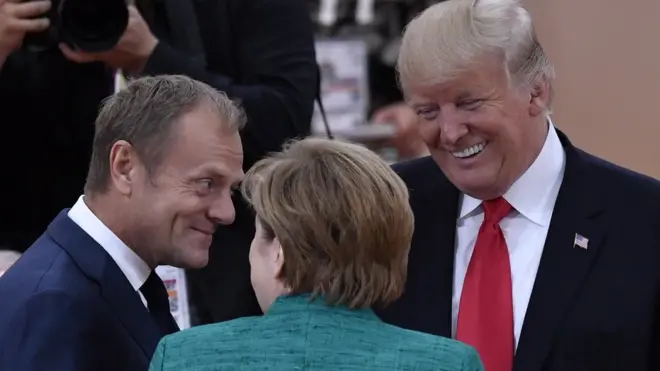 Avrupa Konseyi Başkanı Donald Tusk (solda), Almanya Başbakanı Angela Merkel (ortada) ve ABD Başkanı Donald Trump (sağda)