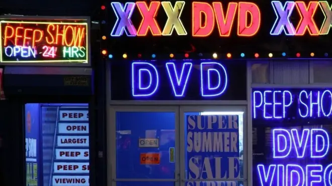 ወለዲ፡ ወዶም ዝኣከቦ ናይ ወሲብ ፊልምታት ብምዕናዎም ካሕሳ ክኸፍሉ