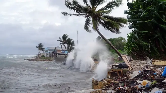 Ogbonge waves hammer di capital of di Marshall Islands, Majuro on 27 November