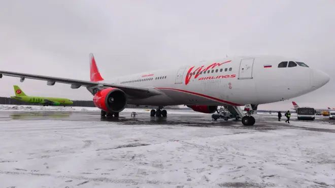 В российской прессе попытку передать часть полномочий авиарегулятора другой структуре связывают со скандалом вокруг "ВИМ-Авиа"