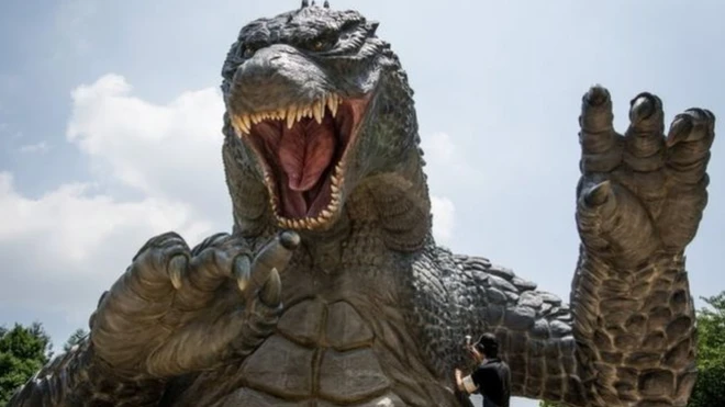 หุ่นจำลองก็อดซิลลาสูง 6.6 เมตร ติดตั้งในย่านใจกลางกรุงโตเกียวเมื่อปี 2014