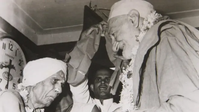 1969માં કોમી હુલ્લડોના માહોલમાં જગન્નાથ મંદિરના મહંત સેવાદાસ મહારાજ સાથે 'સરહદના ગાંધી' ગફાર ખાન.