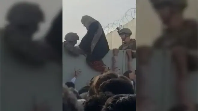 استمرت الفوضى في محيط مطار كابول