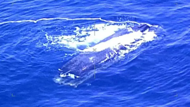 사진은 해상초계기에서 촬영된 목선 모습