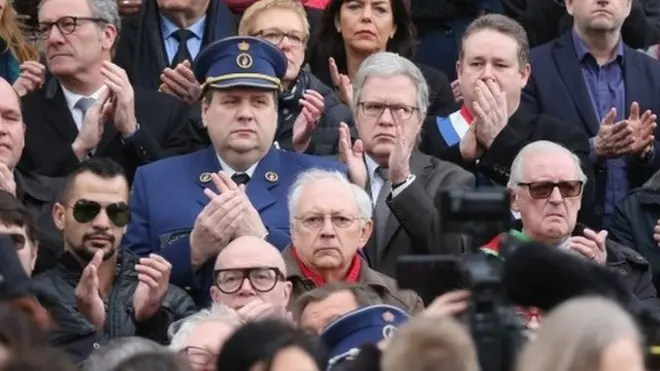 【ブリュッセル連続攻撃】市内各地で犠牲者悼む黙祷　