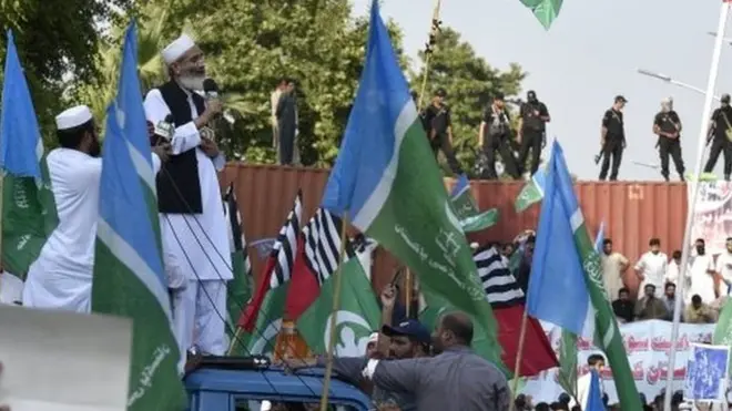 سپریم کورٹ کے ججوں کے مطابق اگر پاکستان کی پارلیمان میں صادق اور امین والا قانون نافذ کیا جائے تو صرف سراج الحق ہی پارلیمان میں بیٹھے نظر آئیں گے