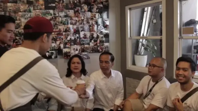 Presiden menikmati 'kopi susu tetangga' di Toko Kopi Tuku