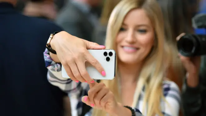 iPhone11 and female user