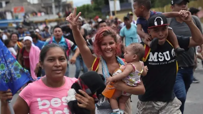 الآلاف يحاولون اختراق الحدود بين جواتيمالا والمكسيك