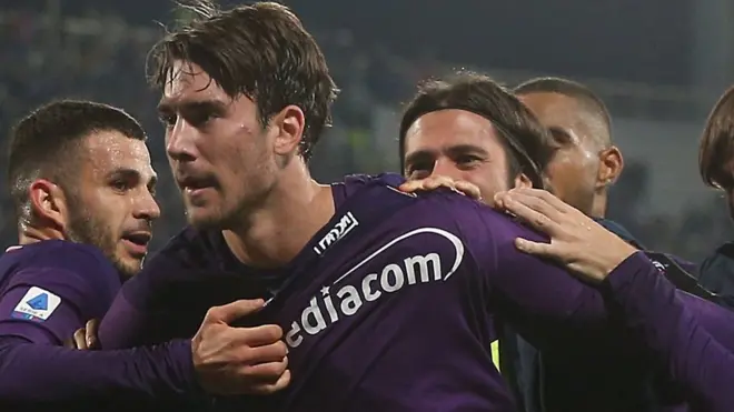 Fiorentina celebrate Dusan Vlahovic's equaliser