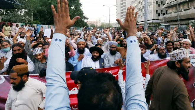 کراچی میں تحریک لبیک کا مظاہرہ