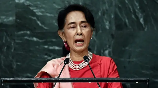 Aung San Suu Kyi dikecam berbagai kalangan karena dianggap 'diam' melihat persekusi terhadap warga minoritas Muslim Rohingya di Rakhine.