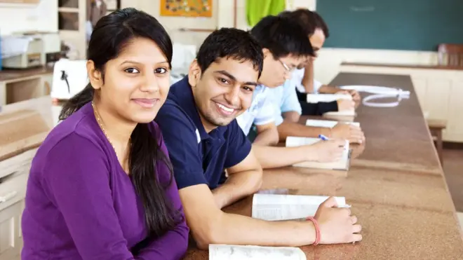 యూనివర్శిటీ అమ్మాయి