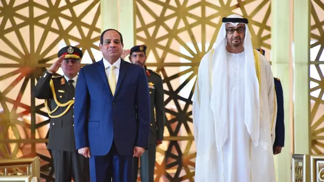 Sisi ve Mohammed bin Zayed Al Nahyan