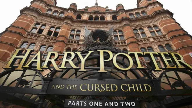 Воскресенье - первый день продаж этой пьесы в печатном виде