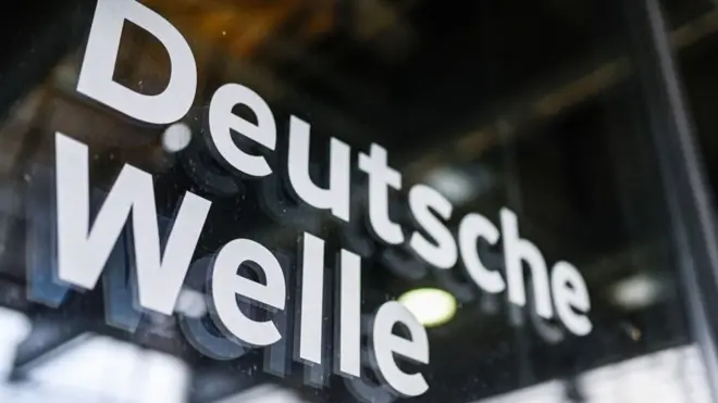 Логотип Deutsche Welle