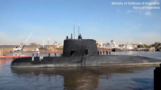 В Атлантическом океане пытаются найти исчезнувшую аргентинскую субмарину.