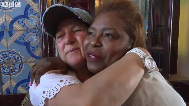 يهودية غادرت تونس تلتقي بصديقة طفولتها المسلمة