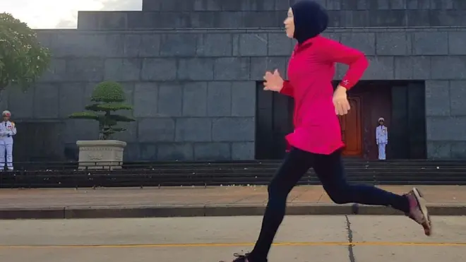 Bà Eliza Noordin sáng lập viên của Nashata.com nói với BBC Tiếng Việt lí do khiến bà làm trang phục thể thao cho phụ nữ Hồi giáo.