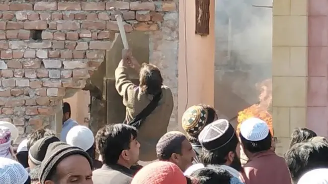 مندر میں توڑ پھوڑ