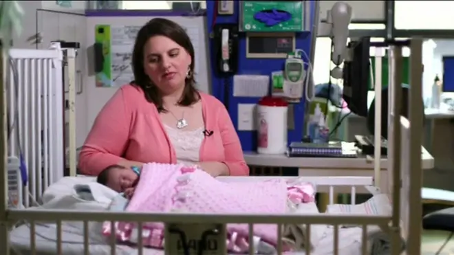 Un bébé né deux fois