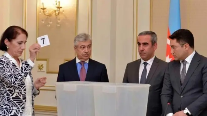 Mərkəzi Seçki Komissiyası bu gün namizədlər arasında ödənişsiz efir vaxtının bölgüsü məqsədilə püşkatma keçirib.