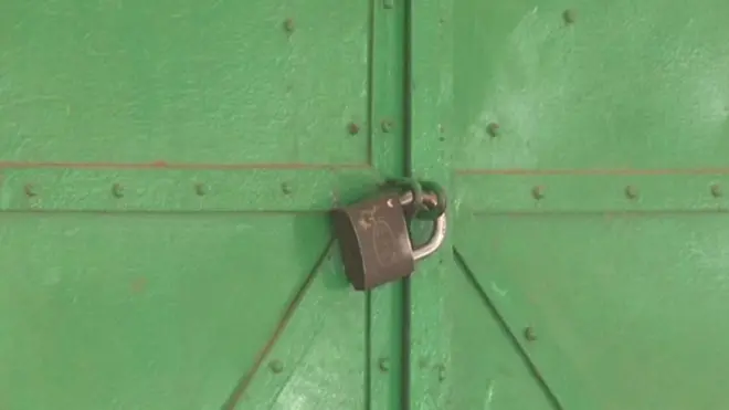 الكثير من وسائل النقل والمحلات توقفت الأحد استجابة للدعوة إلى العصيان المدني.