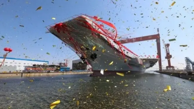 Кытай өзүнүн алгачкы аскер кемесин сууга чыгарды