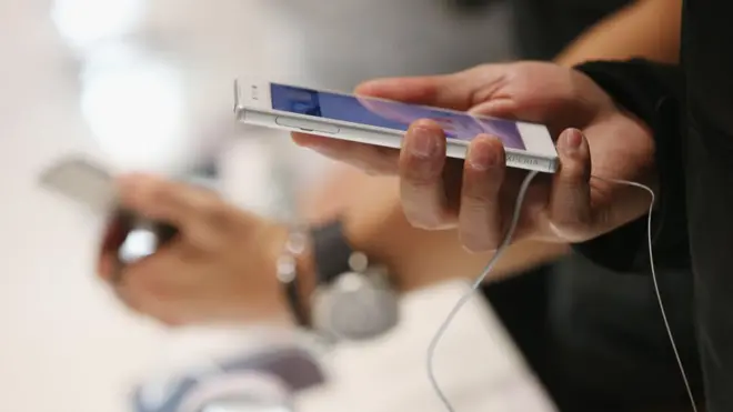 CandyVoice telefon aplikasiyası istənilən mətni sizin səsinizlə oxuyacaq.