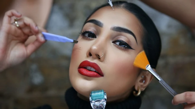 عورت، میک اپ