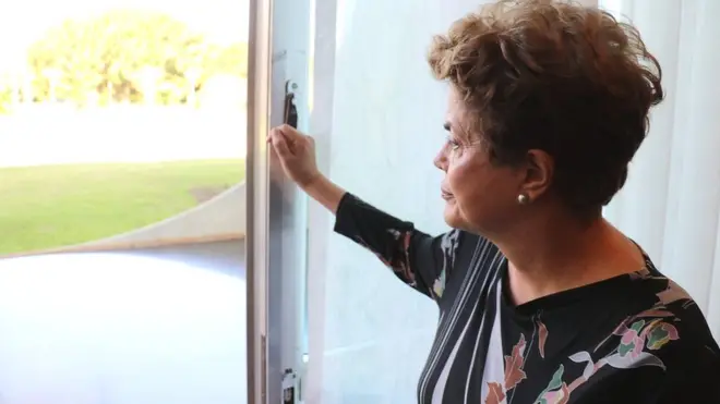 Los teléfonos ya no suenan en el palacio presidencial de Alvorada. Ni ministros pidiendo instrucciones, ni jefes de Estado por temas diplomáticos. Hoy el palacio es silencio.