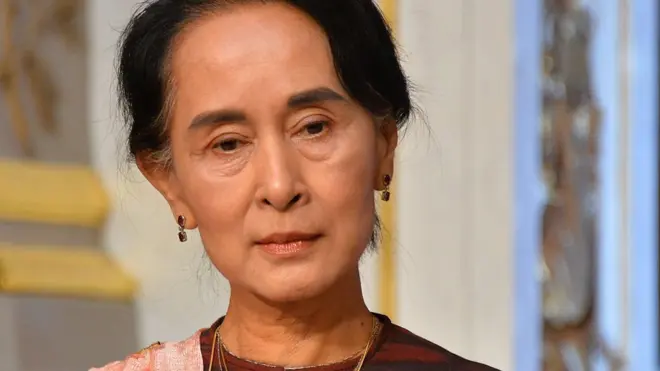 ဒေါ်အောင်ဆန်းစုကြည် ပန်းမပန်တဲ့နေ့များ