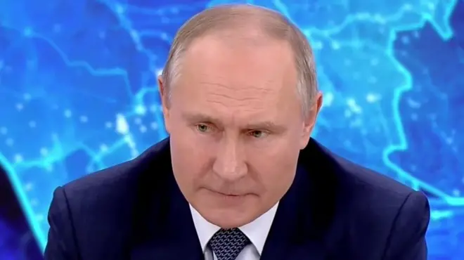 普京在记者会上