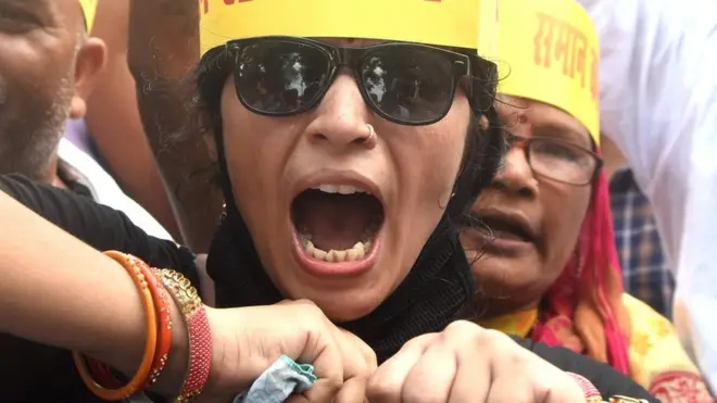 बिहार सेवा शर्त के विरोध में उतरे शिक्षक