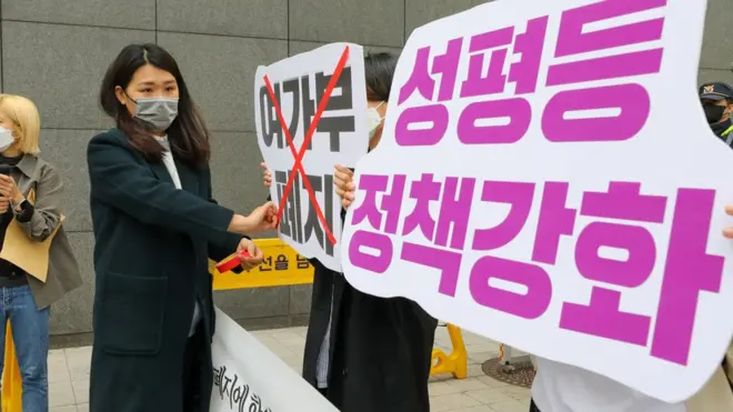 민주당, 여성 단체 등의 강한 반발이 예상돼 처리는 쉽지 않을 것으로 보인다