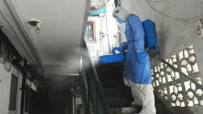 Освобожденные от жителей тщательно дезинфицируются