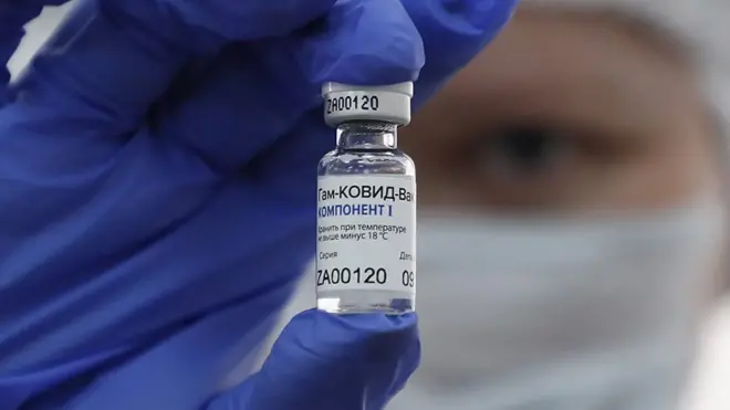 "Справку с работы не спрашивали”: кого прививают от ковида в Москве