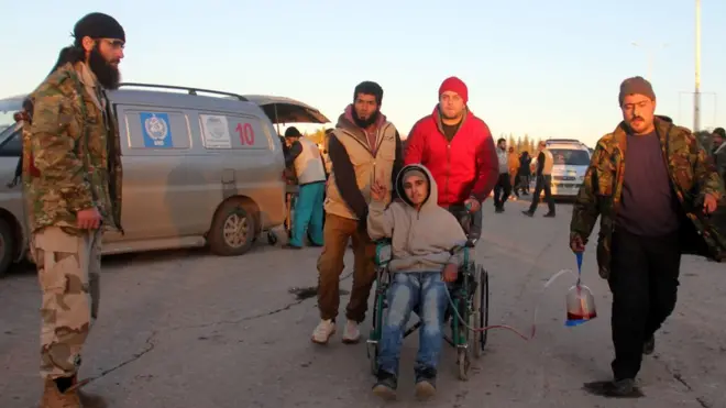 ဒဏ်ရာရထားသူတွေကို အရင်ခေါ်ထုတ်