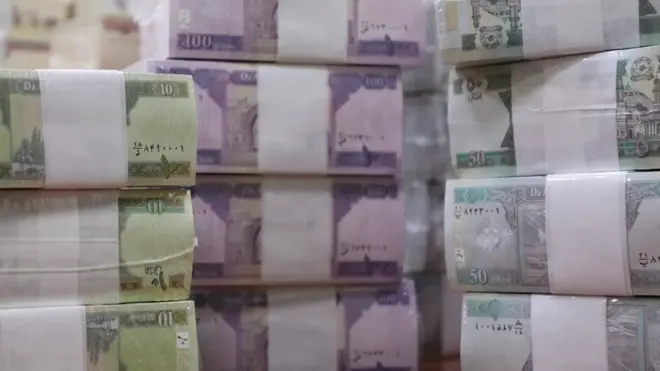 د تېرې لړم/ نومبر میاشت کې د نوی چاپ شویو بانک نوټونو یوه برخه افغانستان ته رسېدلې.