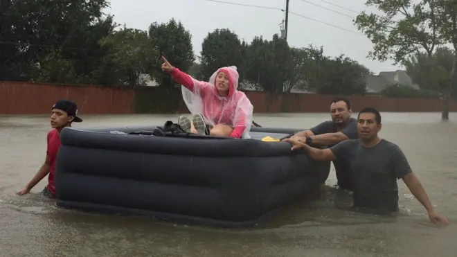 Kooxaha gurmadka waxay adeegsanayaan doomo