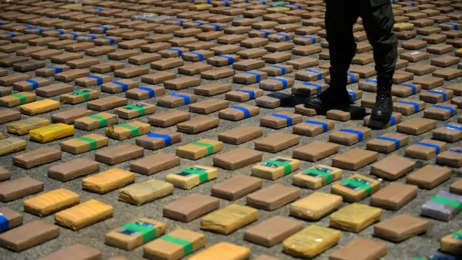 Kolombiya polisinin el koyduğu kokain paketleri