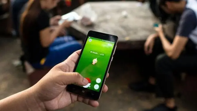 Игра Pokemon Go стала настолько популярной, что ее любители ловят покемонов буквально везде