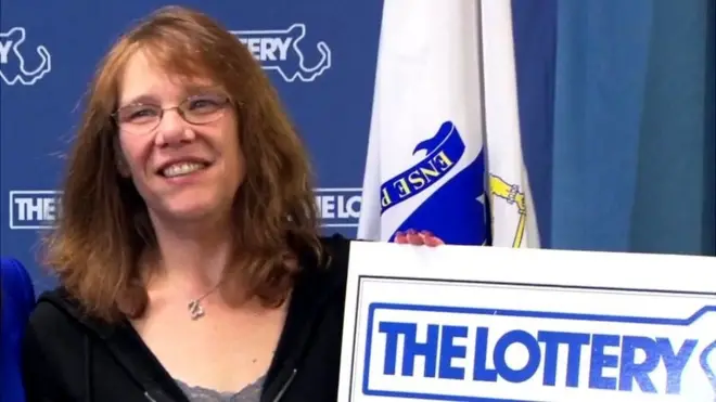 دې مېرمنې له ۳۲ کلونو راهیسې یو طبي مرکز کار کاوه.