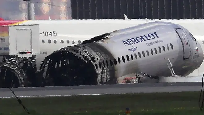 сгоревший самолет