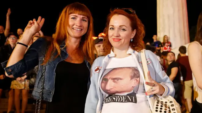 2015 йилги сўровда 74% россияликлар Путинга овоз беришларини айтишганди.