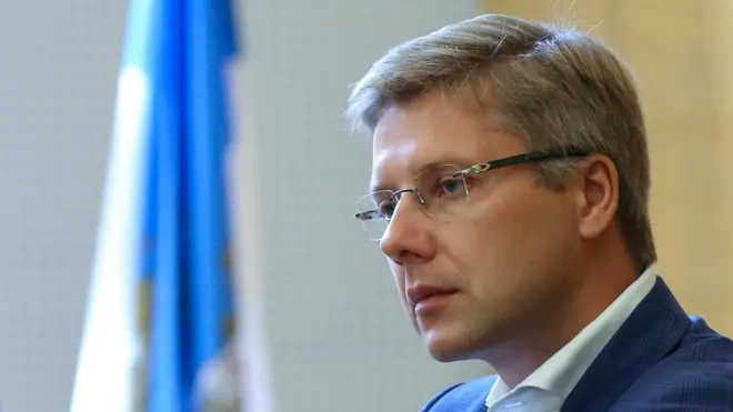 Ушаков представляет Латвию в Европарламенте, но дома проходит подозреваемым по делу о коррупции