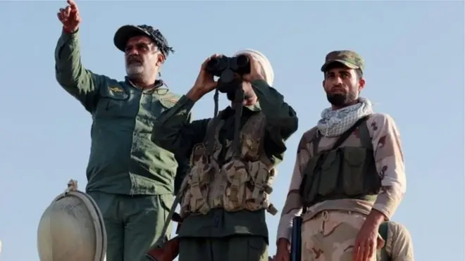 عراقی فوج جب موصل کی مشرقی حد سے تقریباً ایک کلومیٹر دور ہے اور شہر میں داخل ہونے کی تیاری کر رہی ہے۔