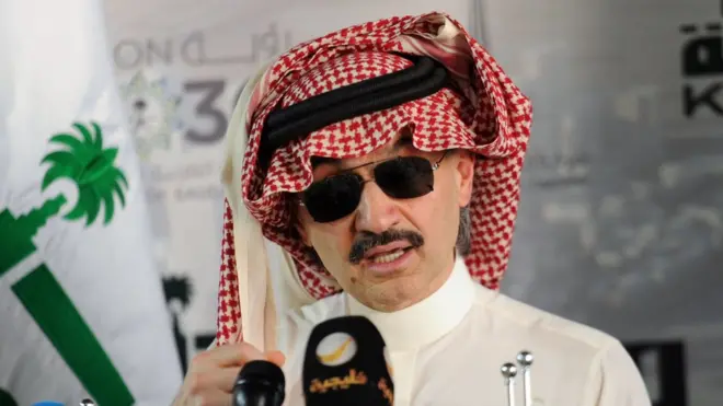 Pangeran Alwaleed bin Talal berbicara dalam jumpa pers di Jeddah, Mei 2017.