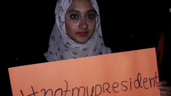 बांग्लादेश मूल की अमरीकी अनीका फ़िरदौस का मानना है कि अमरीका में मुसलमान सफ़र करने से भी डर रहे हैं