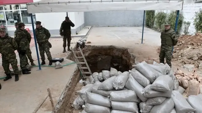 Бомбу знайшли біля автозаправки